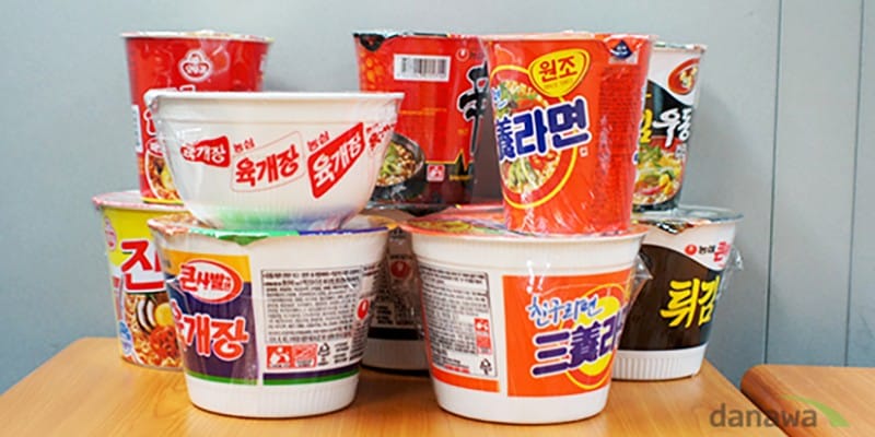 컵라면 ‘큰 컵’과 ‘작은 컵’, 정말 맛이 다른가?