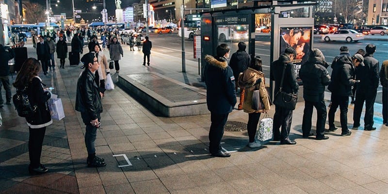 버스정류장에서 배려하며 줄서는 방법