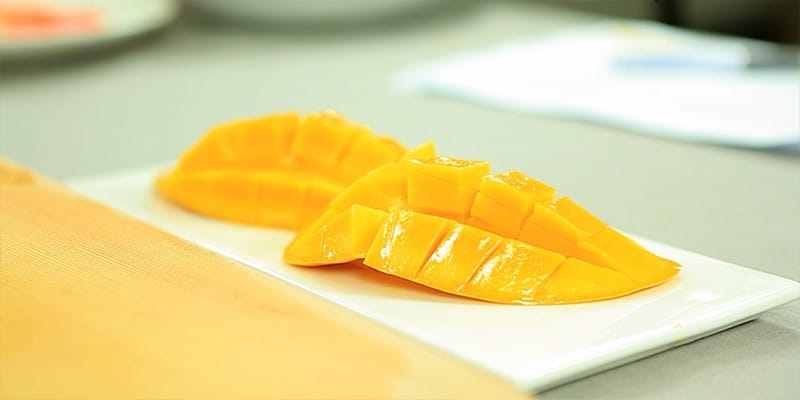여름철 인기 과일 망고! 센스있게 자르는 방법