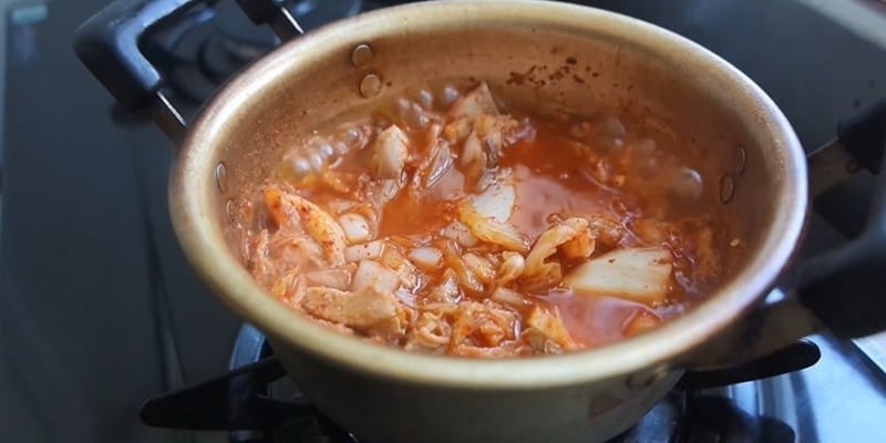 새마을 식당 인기메뉴 7분 돼지김치찌개!