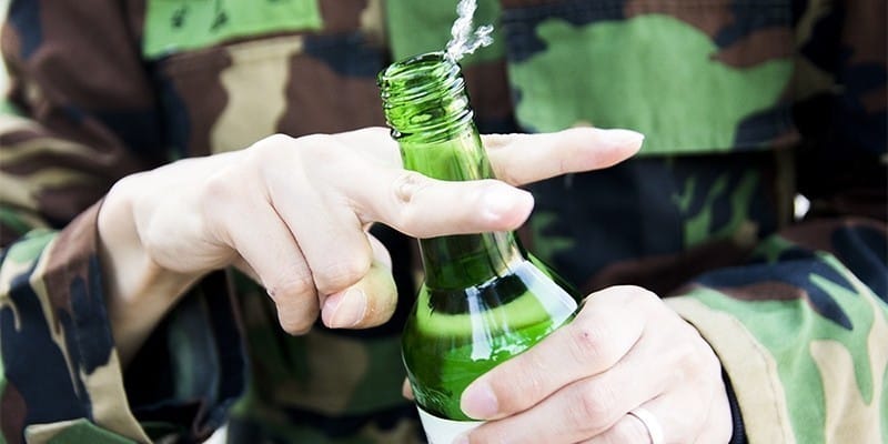 음료수로 간첩을 식별하는 방법