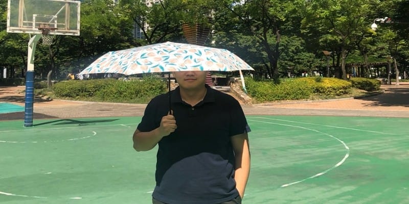 무더위 이겨낼 그 남자의 양산