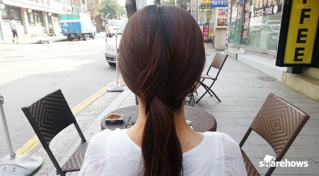 머리끈 없이 머리 묶는 방법 글 이미지