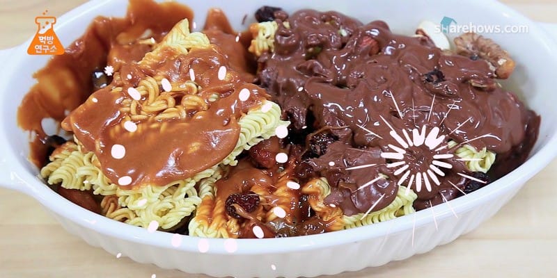 달콤 바삭한 추억의 간식! 초코 카라멜 라면땅 만들기 글 이미지