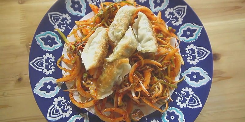 냉동 만두로 맛있는 간식&야식 비빔만두 만들기!! Post image