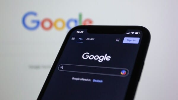 AI 검색 바람 탄 구글, 모바일 포털 시장서 네이버 첫 역전 글 이미지
