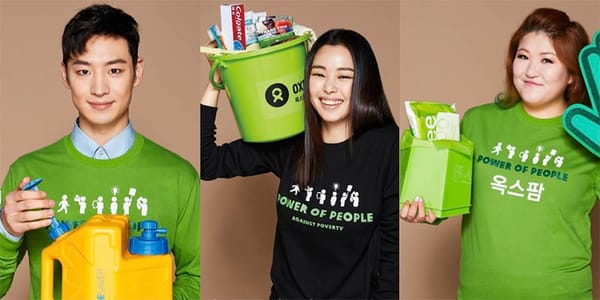이들이 들고 있는 물품은 누구를 위한 것일까요?