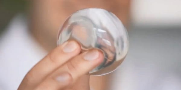 물방울 채로 마시는 투명 물병