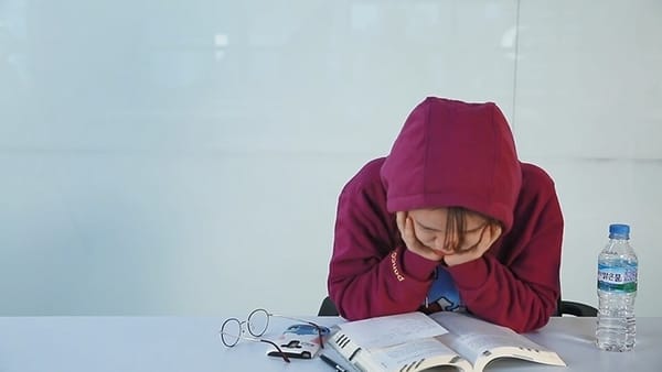 공부할 때 책상 앞에서 세상 편하게 자는 방법