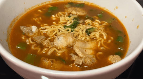 풍미 진한 대파 삼겹 라면