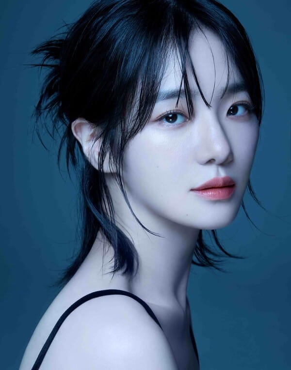 투썸플레이스, 홀리데이 캠페인 모델로 배우 박규영 발탁