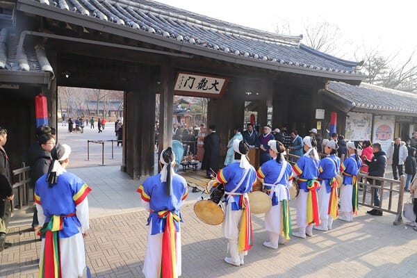 “말(馬) 타고 복(福) 담으러 가자” 한국민속촌, 설맞이 특별행사 ‘새해가 왔단 말이오!’ 개최